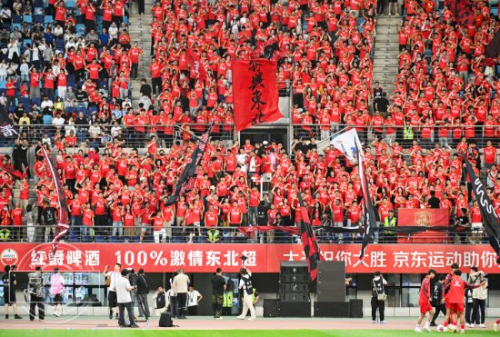 体育平台-当东北超爆火遇到亚泰三十年  长春足球“超燃”|长春亚泰|职业|球迷|民间|王锁龙_新浪体育_新浪新闻